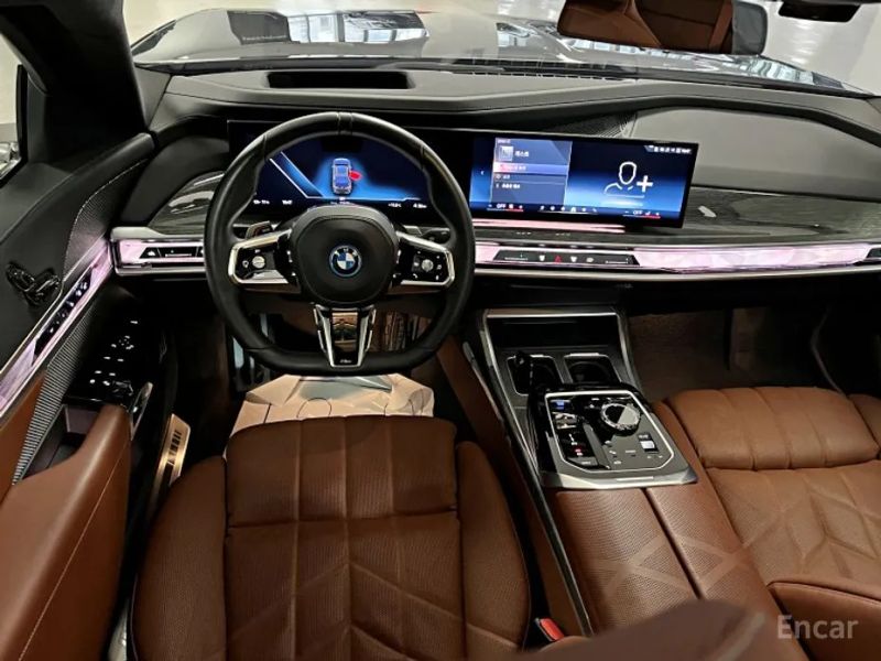 BMW i7