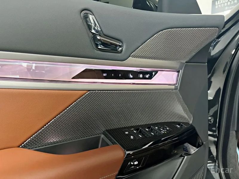 BMW i7