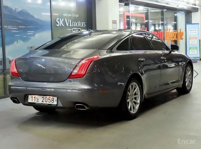 Jaguar XJ