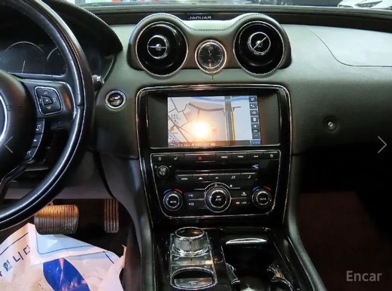 Jaguar XJ