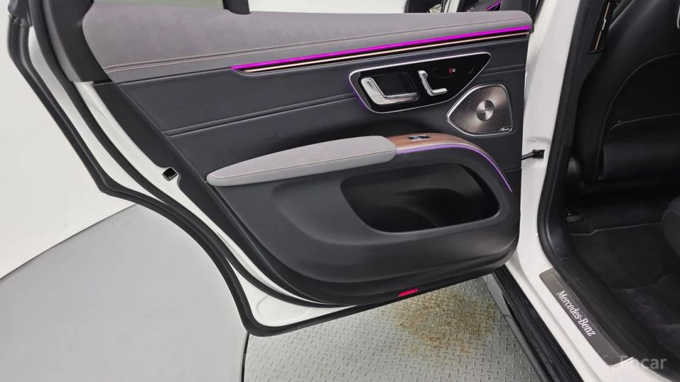 Mercedes-Benz EQS