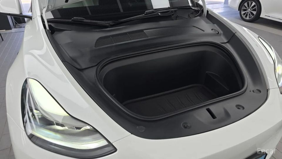 Tesla model-y