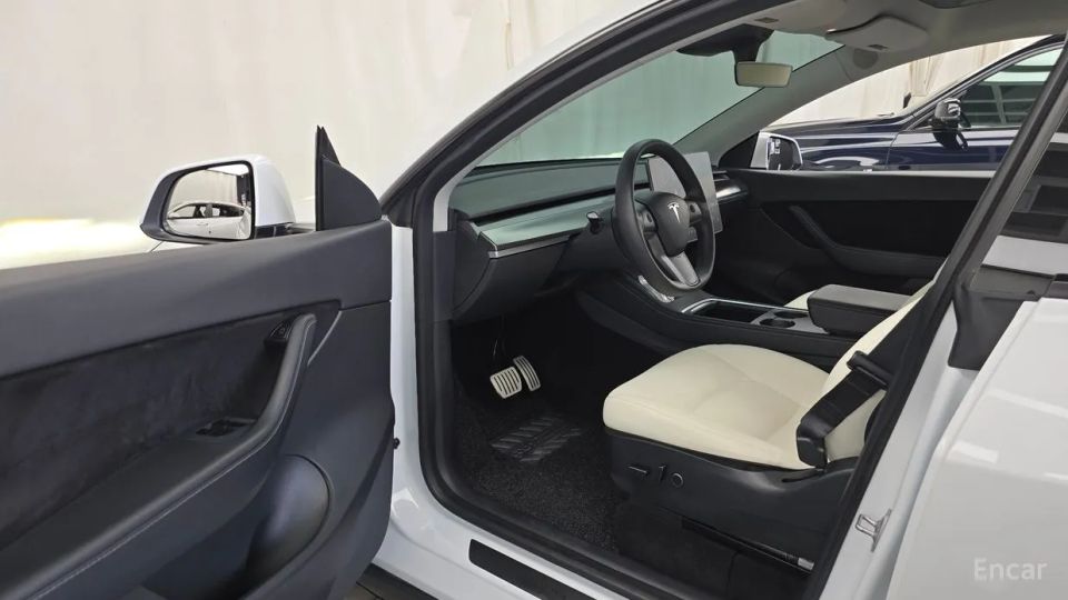 Tesla model-y