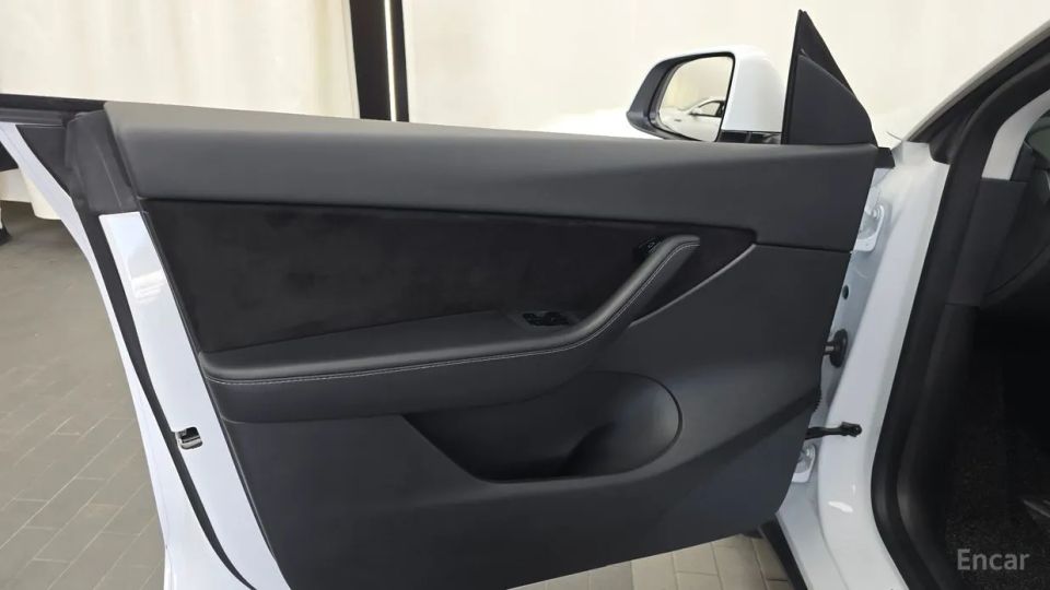 Tesla model-y