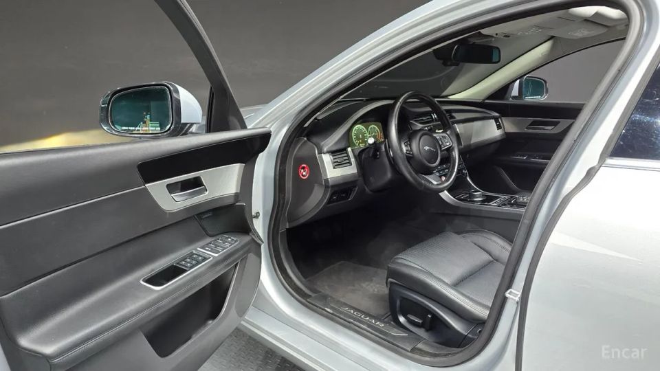 Jaguar xf