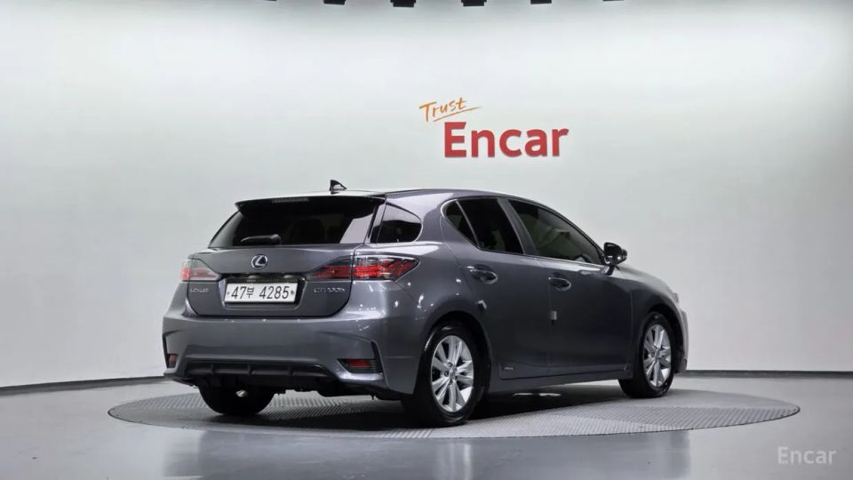 Lexus CT200h