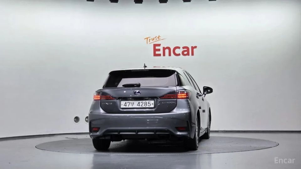 Lexus CT200h