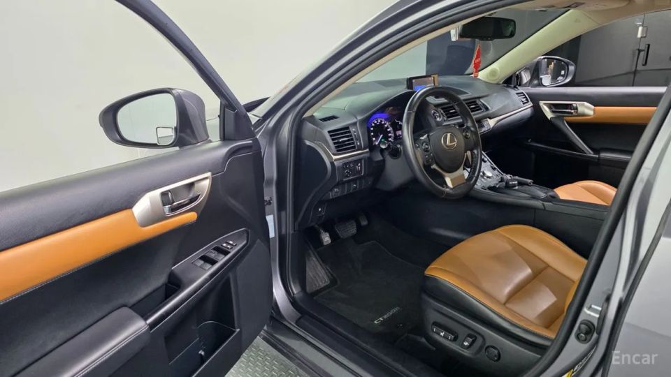 Lexus CT200h