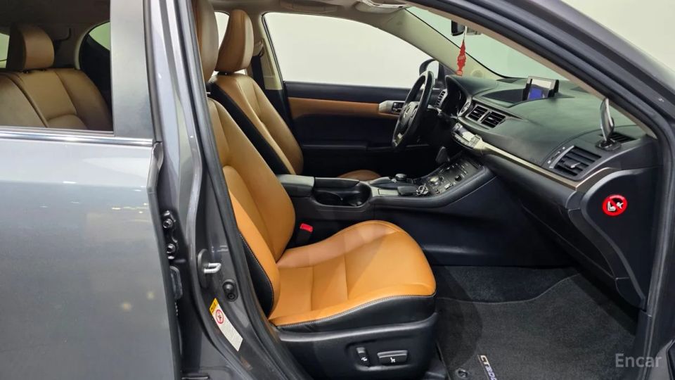 Lexus CT200h