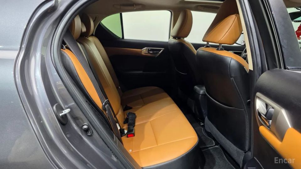 Lexus CT200h