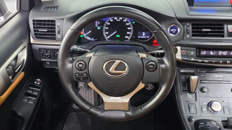 Lexus CT200h