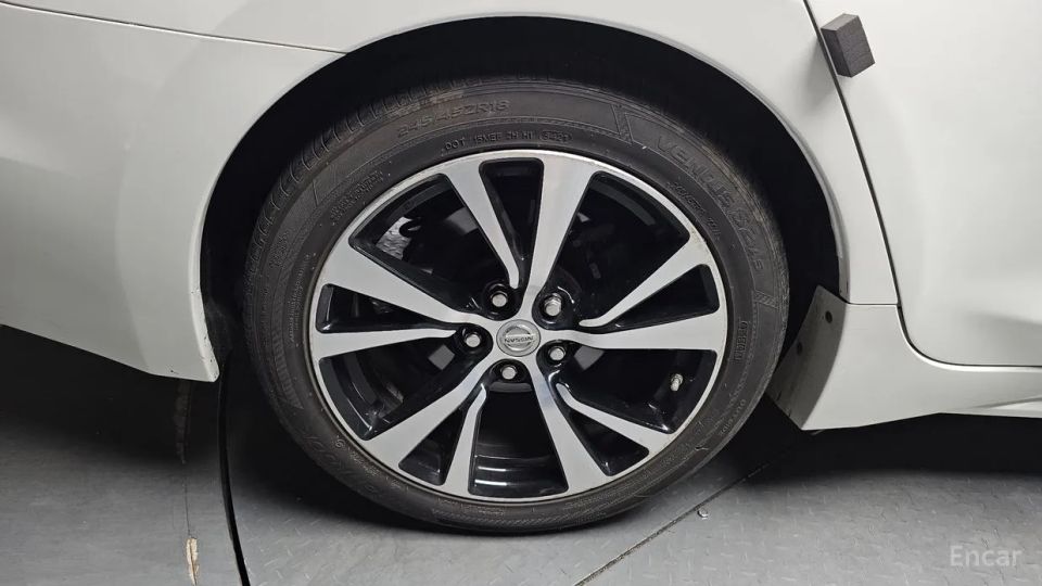 Nissan Maxima