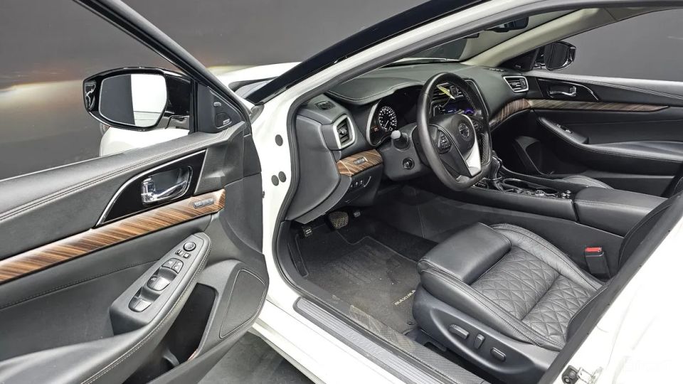 Nissan Maxima