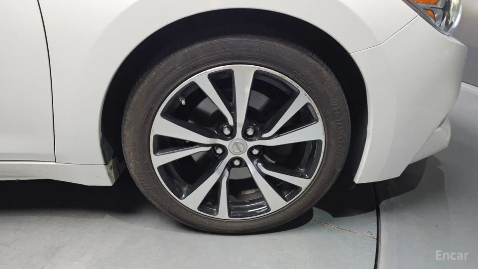 Nissan Maxima
