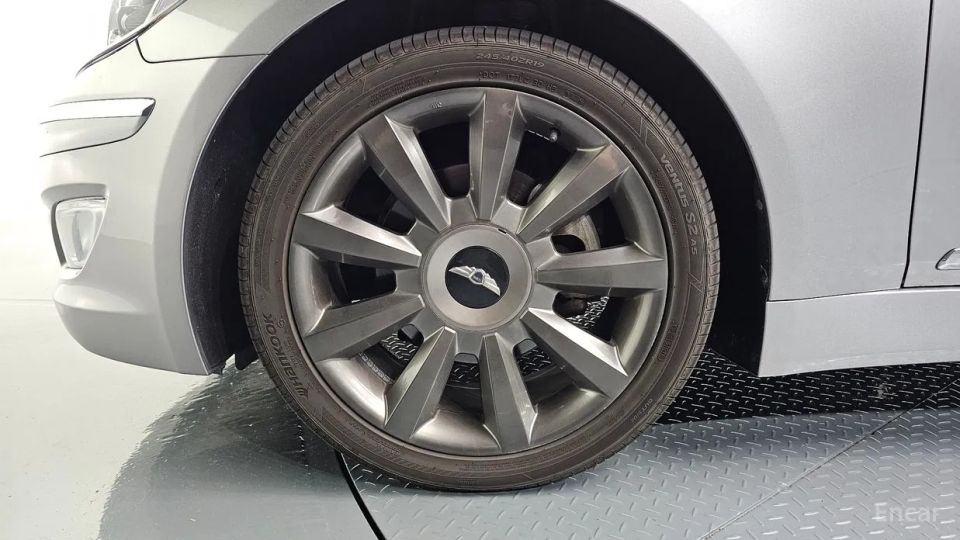Hyundai Genesis