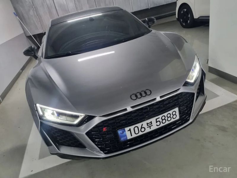 Audi R8