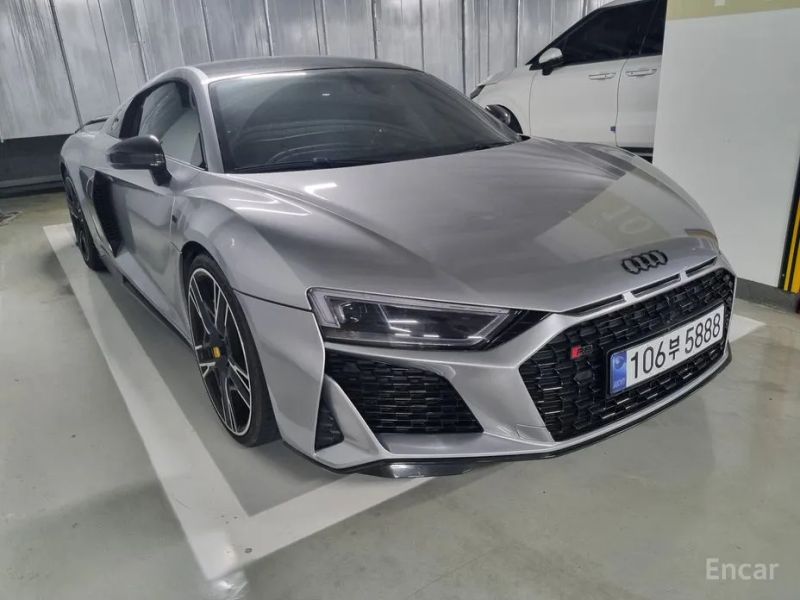 Audi R8