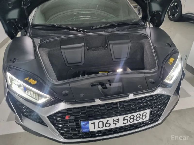 Audi R8