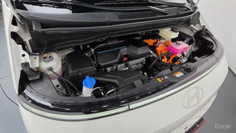 Hyundai Staria
