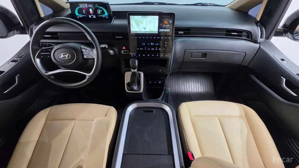 Hyundai Staria