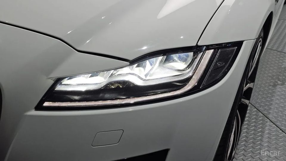 Jaguar xf