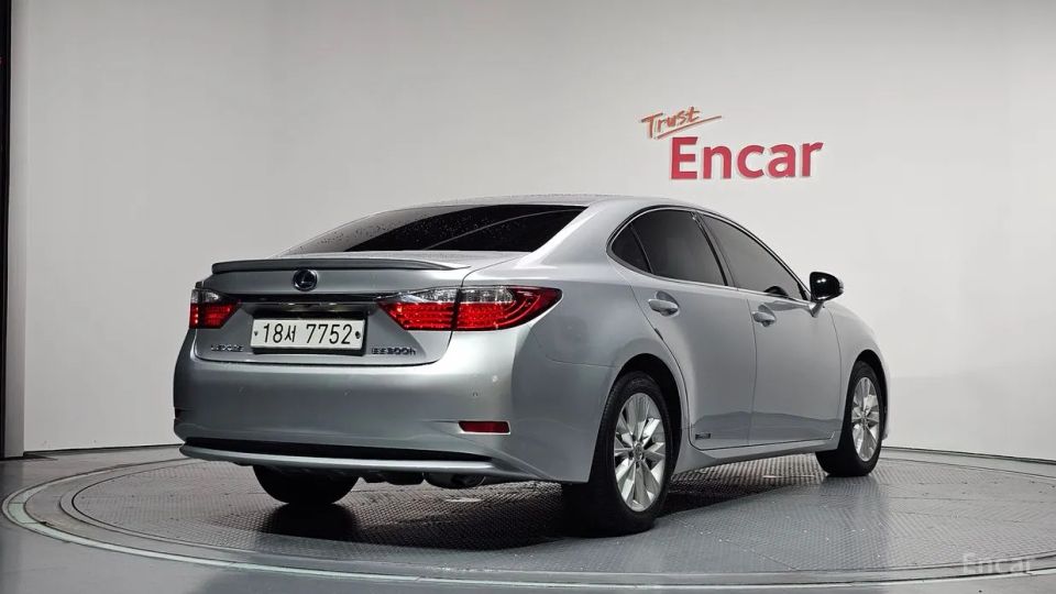Lexus ES
