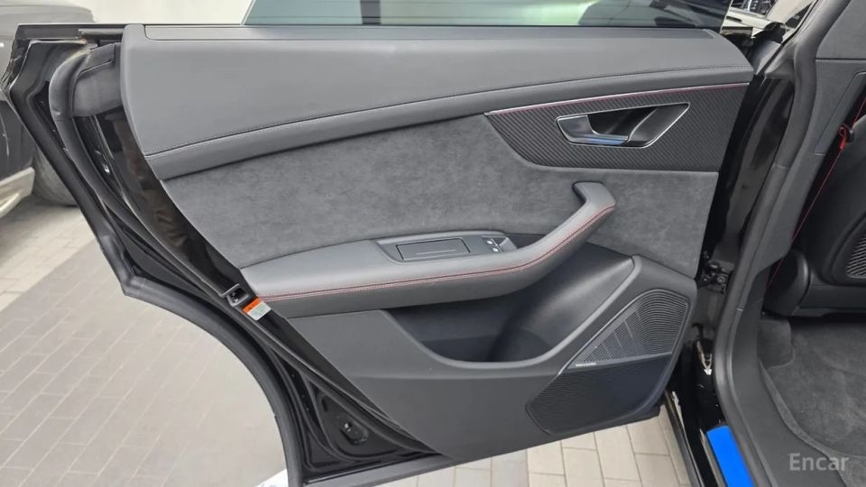 Audi rsq8