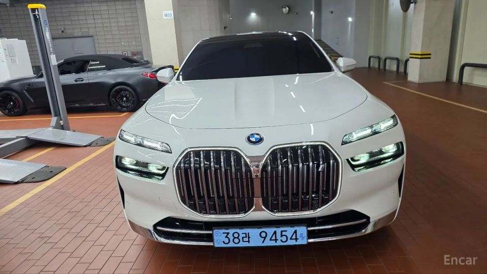 BMW i7