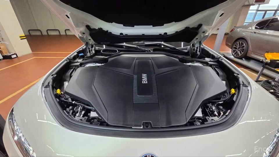 BMW i7