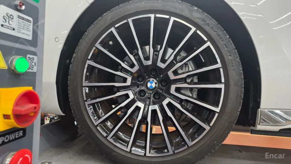 BMW i7