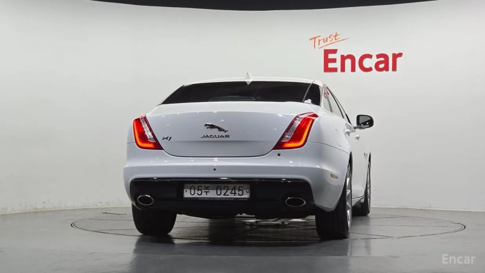 Jaguar XJ