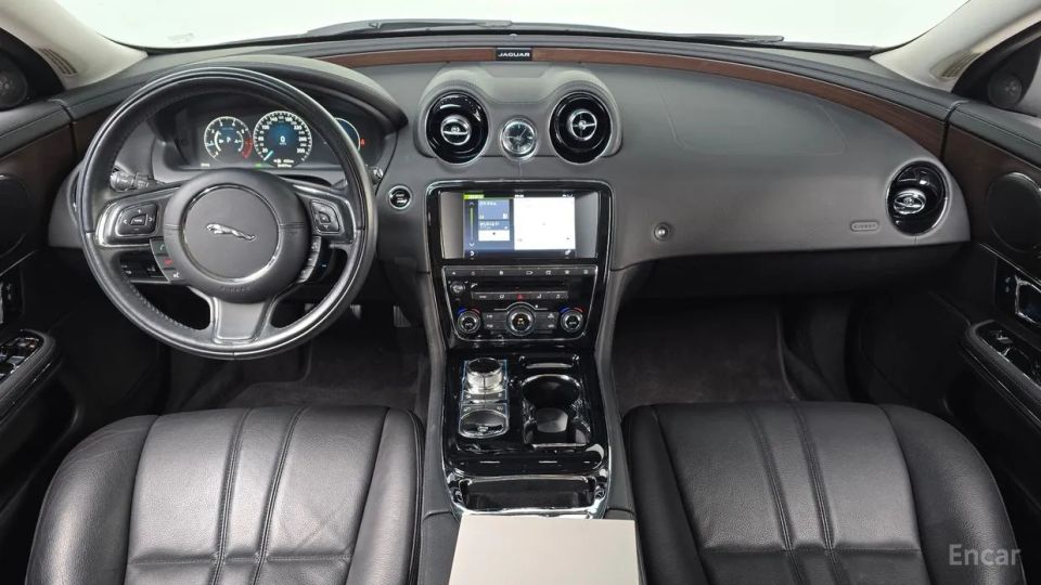 Jaguar XJ