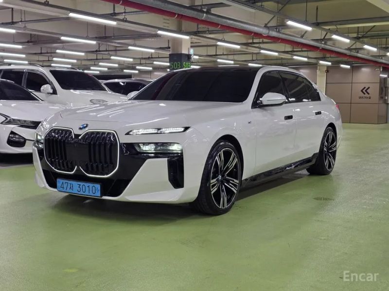 BMW i7