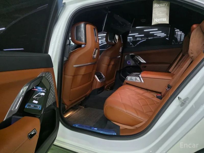 BMW i7
