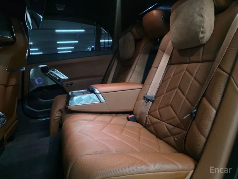 BMW i7