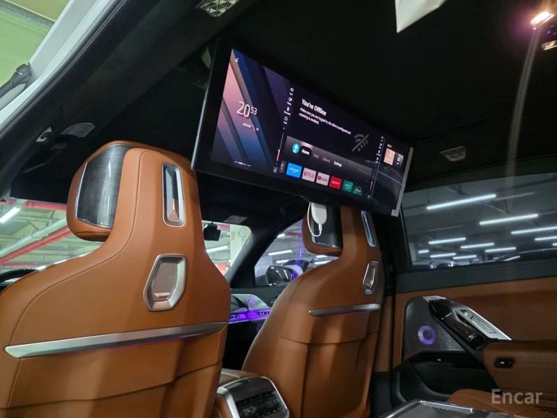 BMW i7