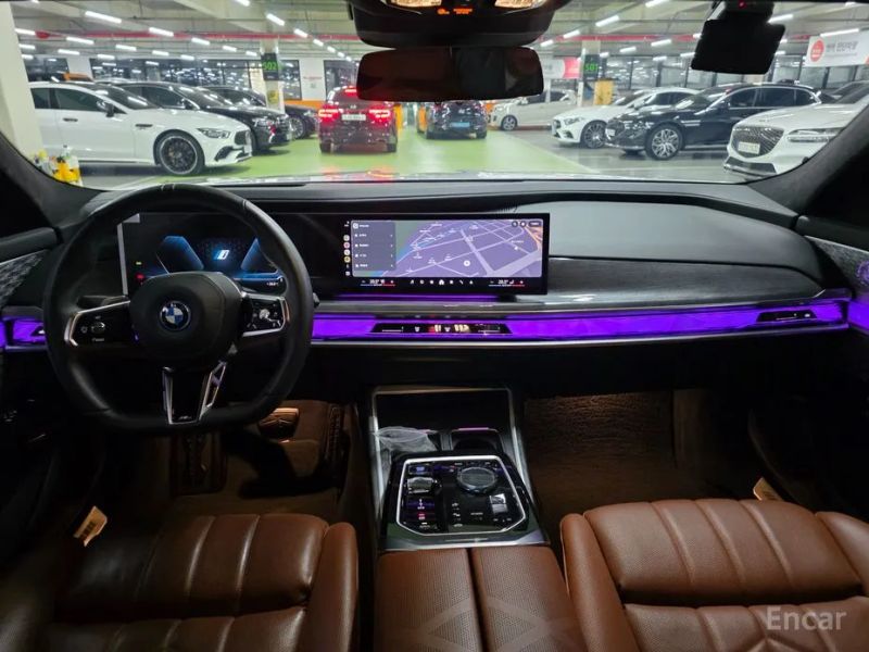 BMW i7