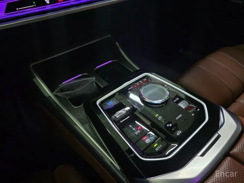 BMW i7