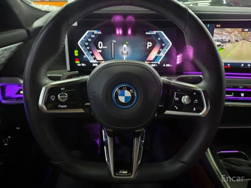 BMW i7