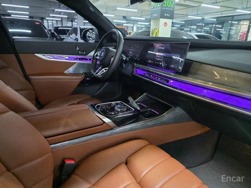 BMW i7