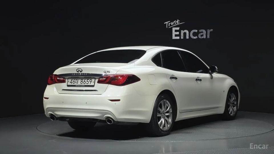 Infiniti Q70