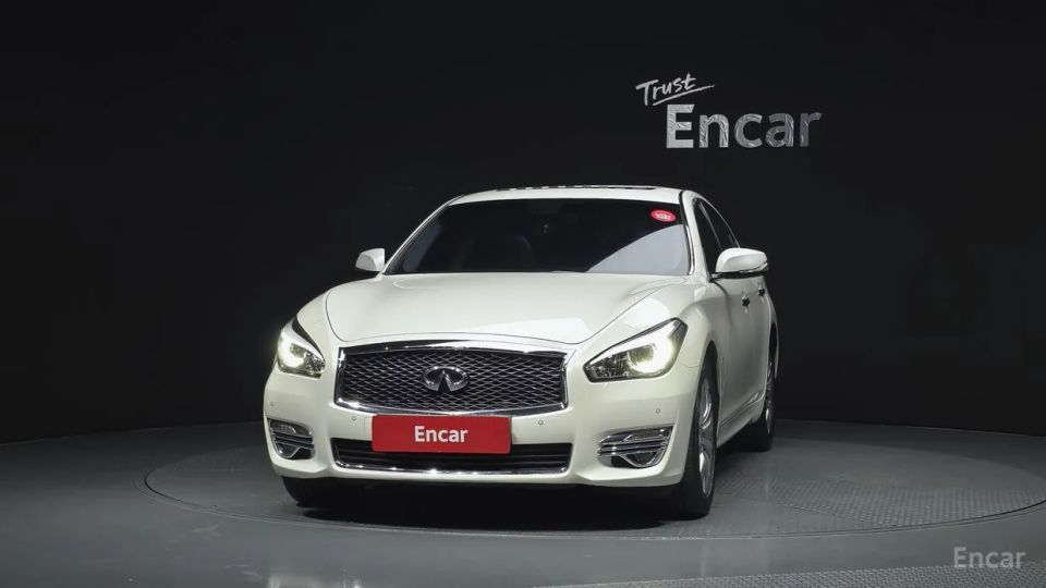 Infiniti Q70