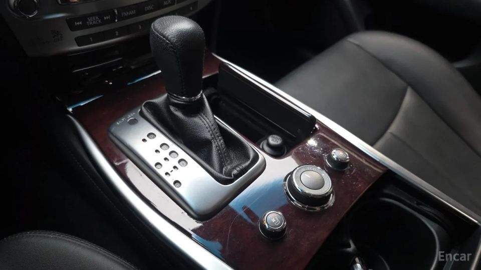 Infiniti Q70