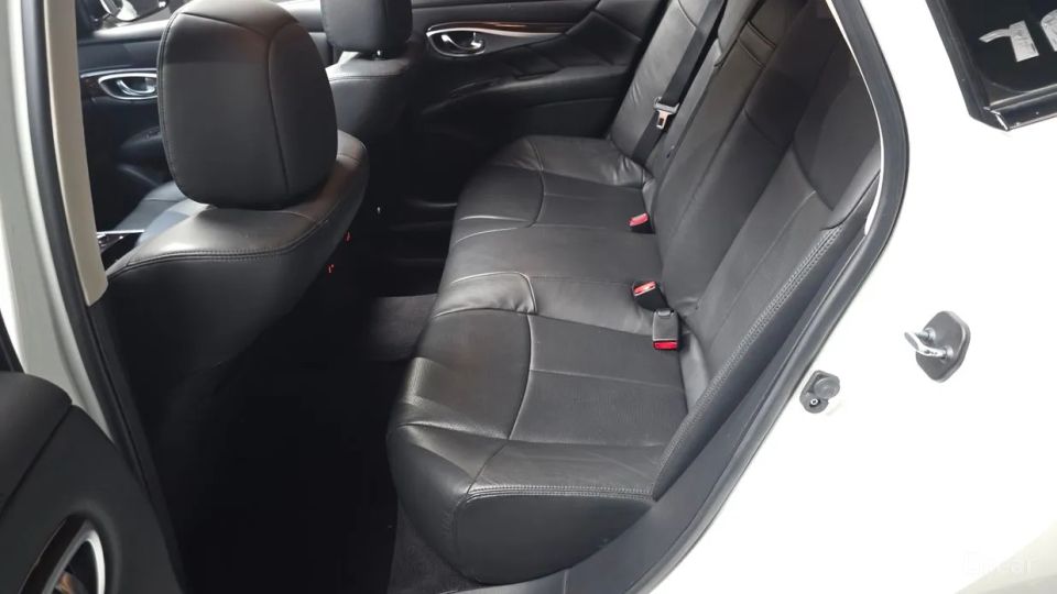 Infiniti Q70