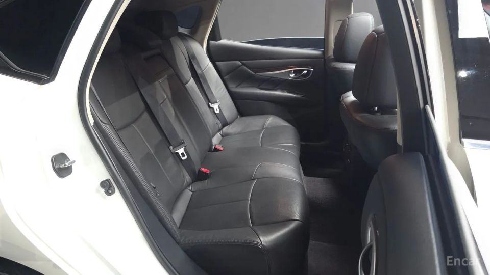 Infiniti Q70