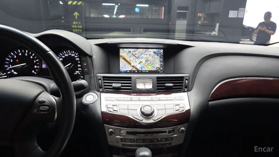 Infiniti Q70