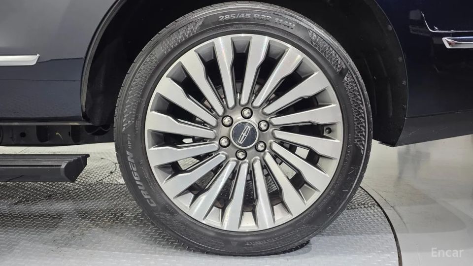 Lincoln Navigator