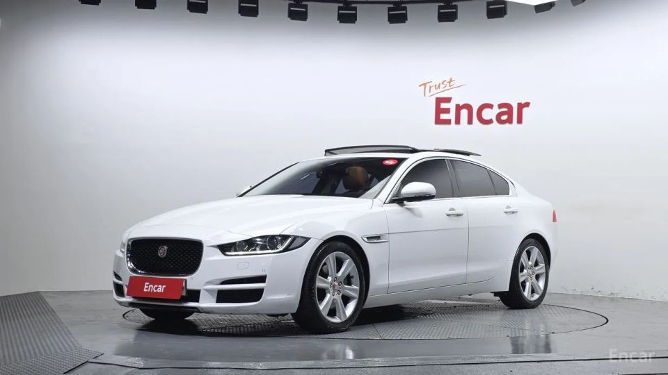 Jaguar XE