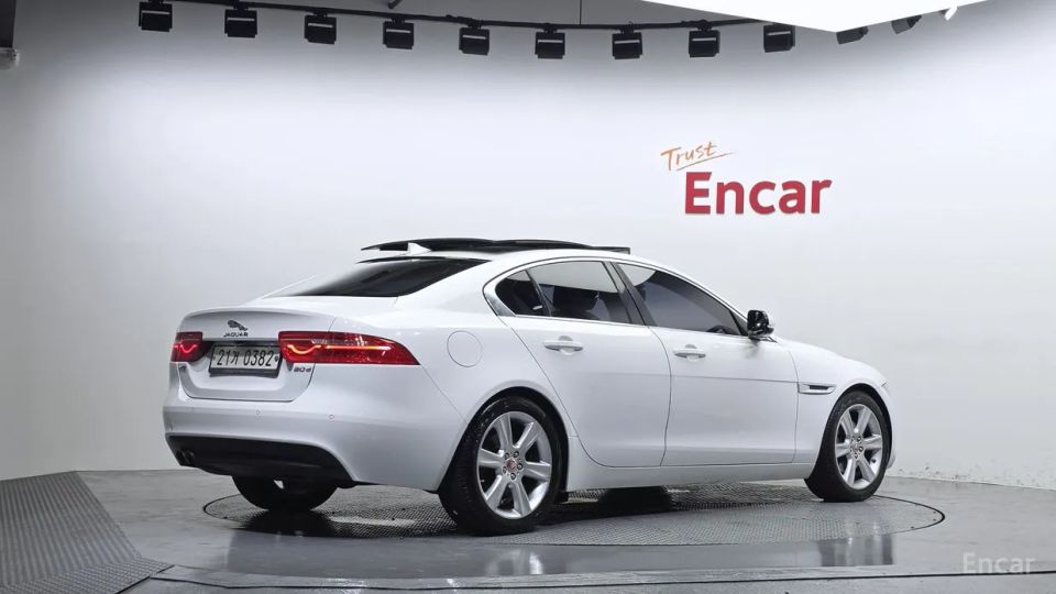 Jaguar XE