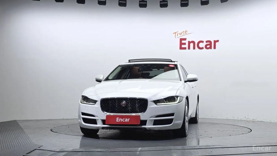 Jaguar XE